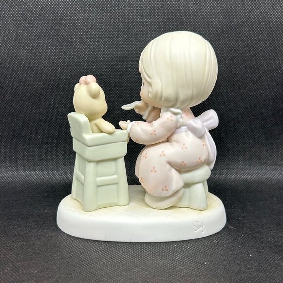 Precious Moments "Sharing" 1994 Members Only Figurine - Picture 3 of 6